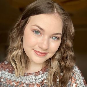 Meet your Posher, Olivia